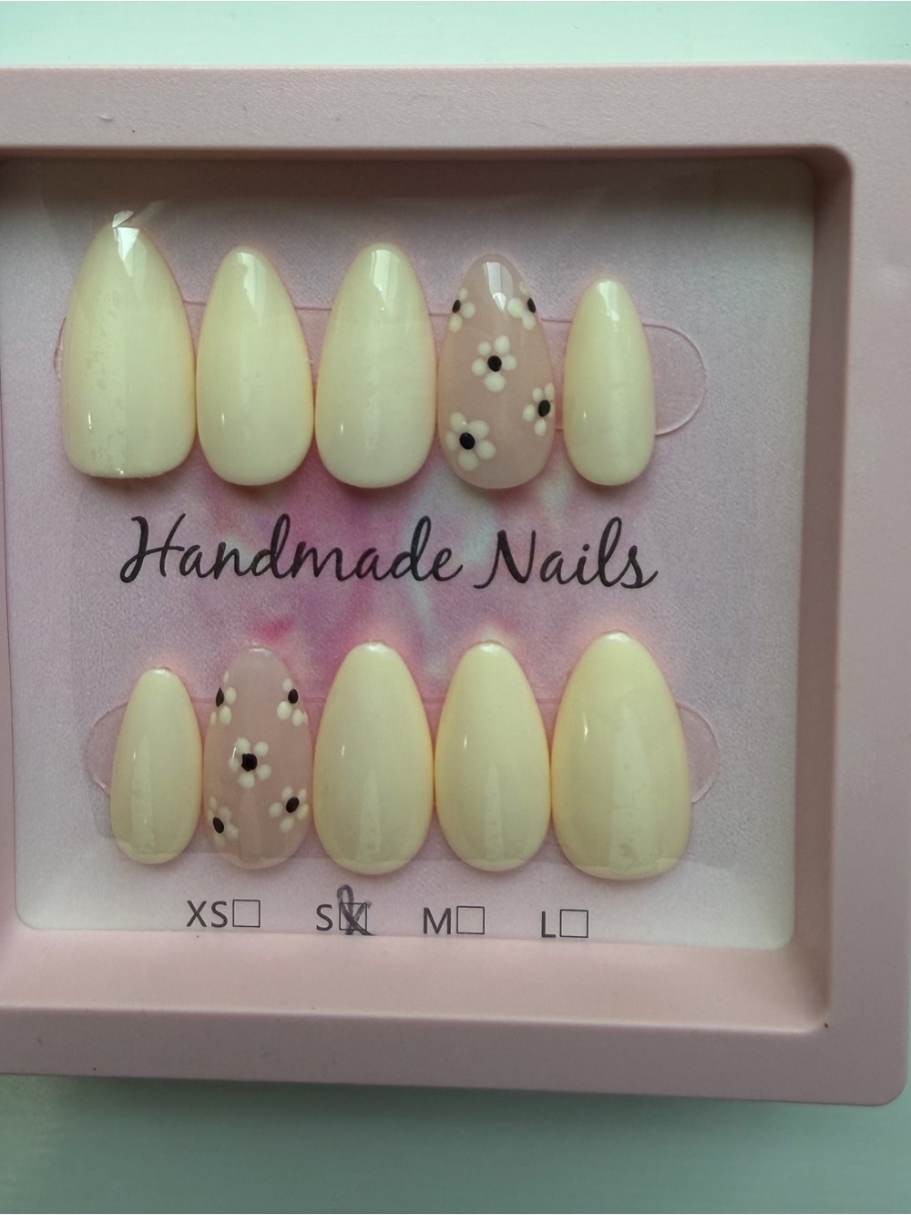 Handmade Cream Floral Press-On Nails -